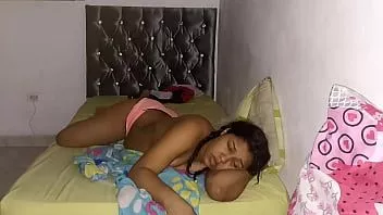 Redare Am plăcerea să vă pot arăta cum îmi trag colegul de clasă. are 24 de ani și este din New York, cu sâni mari naturale și o brunetă fierbinte gata să dea acel fund mic.