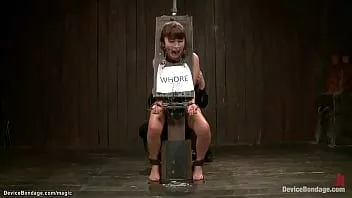 play এশিয়ান স্লেভ চাবুক এবং পায়ু চোদা
