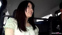 Reproduzir Boquete inesquecível no carro da adolescente japonesa sensual Madoka Araki