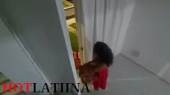 Jouer Éjaculation sur le cul parfait d'une latina européenne en plein air