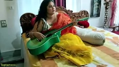 play Kejar-kejaran Intim Nyonya India Panas dengan Siswa yang menampilkan Pantat Besar & Payudara Besar