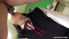 play A estudante japonesa Tomoyo Isumi em orgia explícita de boquete e punheta