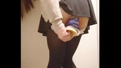 play La masturbazione del dildo pubblico di Janelee95 asiatico in calze e tacchi alti